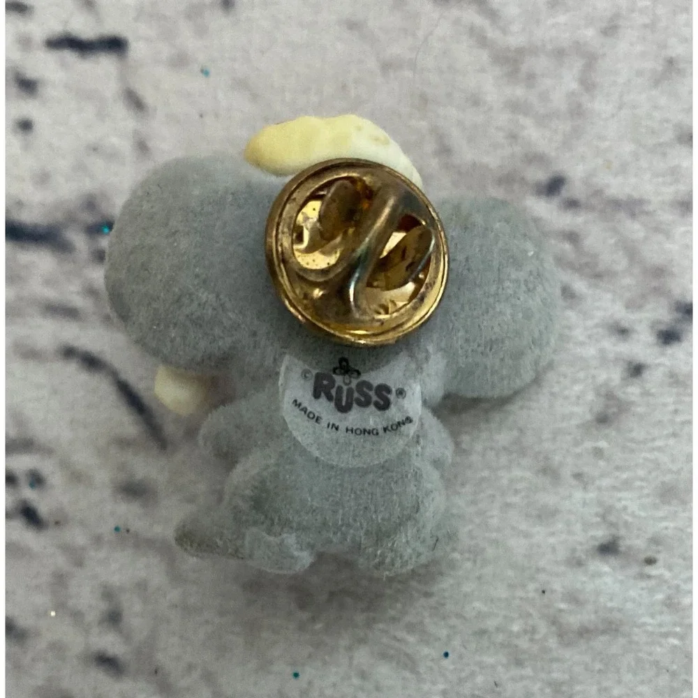 Vintage Russ Flocked Gray Mouse In Santa Hat‎ Holiday Christmas Lapel Pin